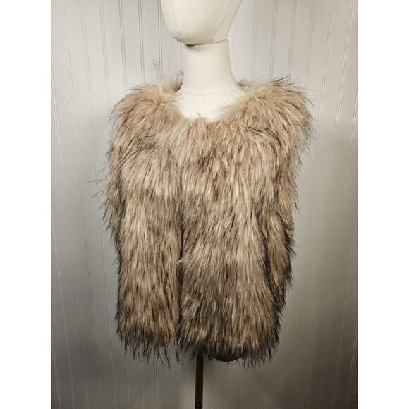 BB Dakota Jackets & Blazers - BB Dakota Bedrock City Faux Fur Vest Women's Size M